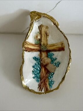 Rhinestone Cross Oyster Dish with Gold Fluid Foil Accent Rim and Shell